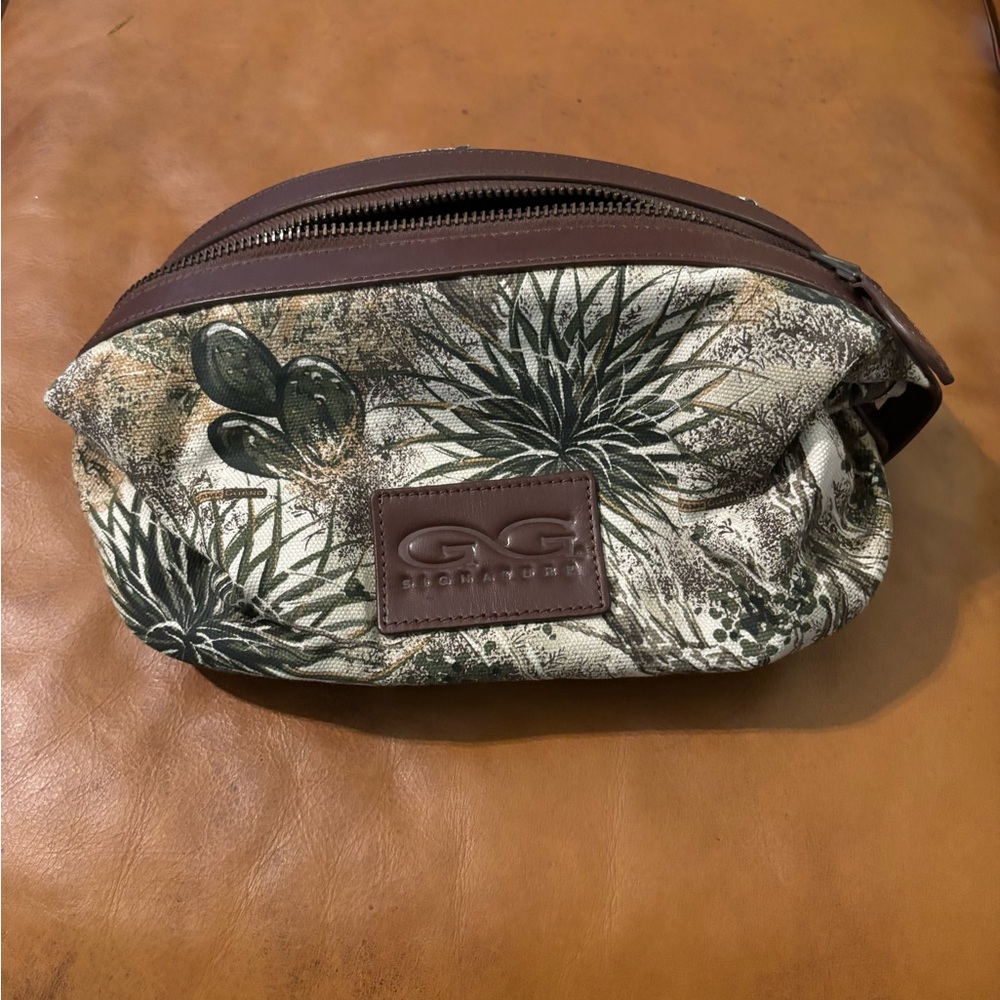 Game Guard Signature Toiletries Bag